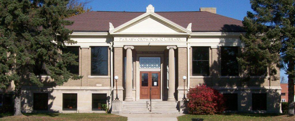 Oconto Farnsworth Public Library entrance