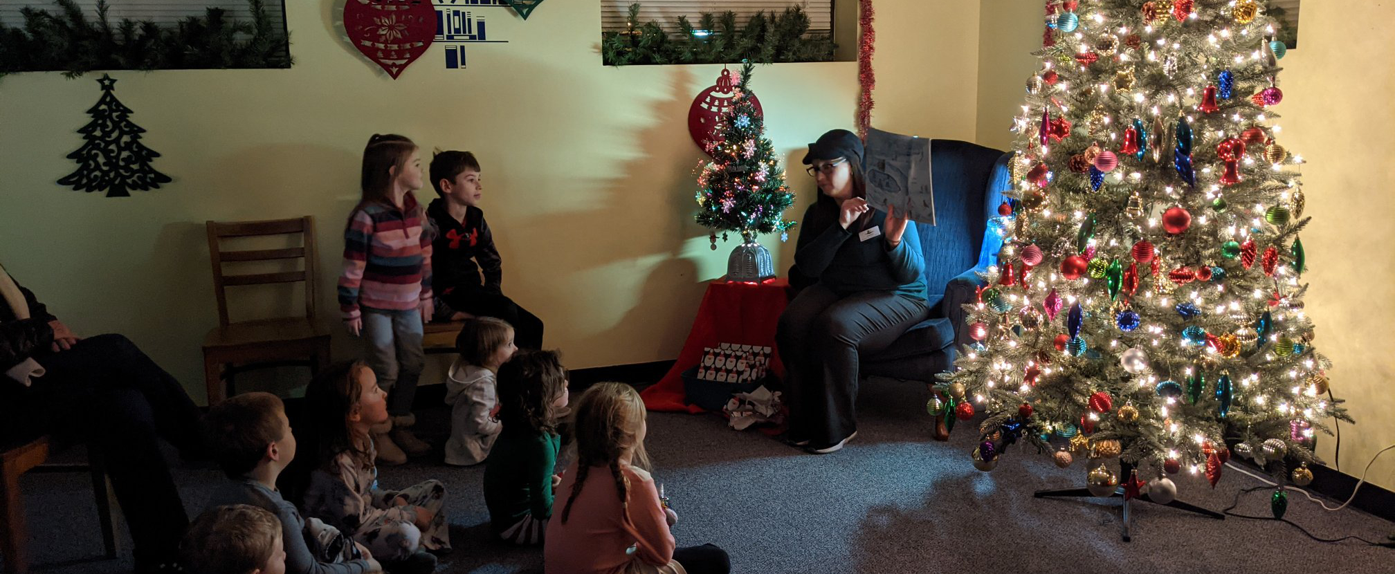 children's christmas story reading at the library
